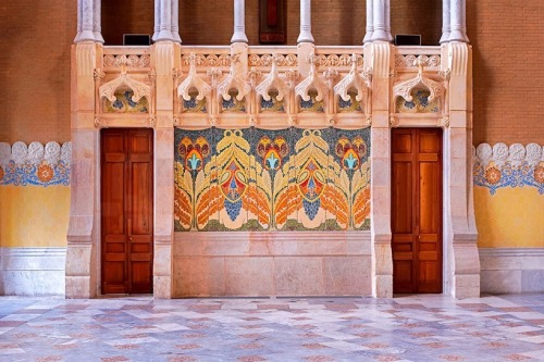 cubebreaker:  Barcelona’s Sant Pau Hospital recently completed a massive renovation.