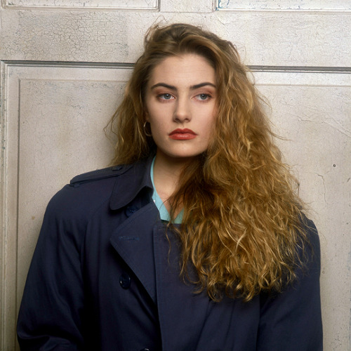 madchenamick:Mädchen AmickPromotional photos for Twin Peaks, 1989 Me, deciding how to answer the que