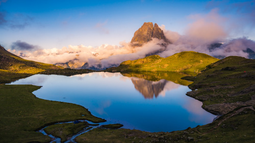 breathtakingdestinations:Pic di Midi d'Ossau - France (by Modes Rodríguez) 