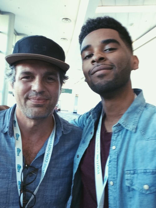 thenathanzed:when you turn around and see Mark Ruffalo sitting right next to you….(this is hulk and 