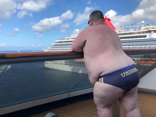 tnbigbear:Thanks UnderBear!! Made this big guy feel really sexy in a swimmers brief!!! 