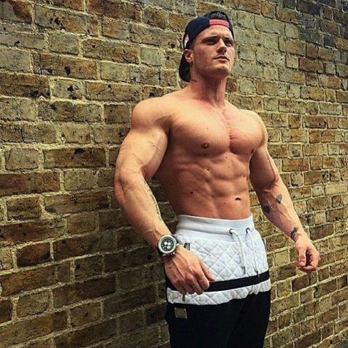 myfavouriteguysblog:Owen Powell, bodybuilder