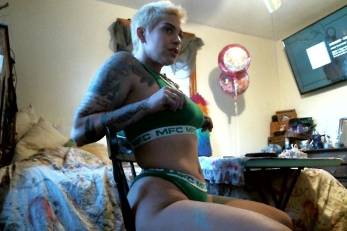 twitter.com/Xtremistkinkstrfetlife.com/users/3375786www.amazon.com/hz/wishli