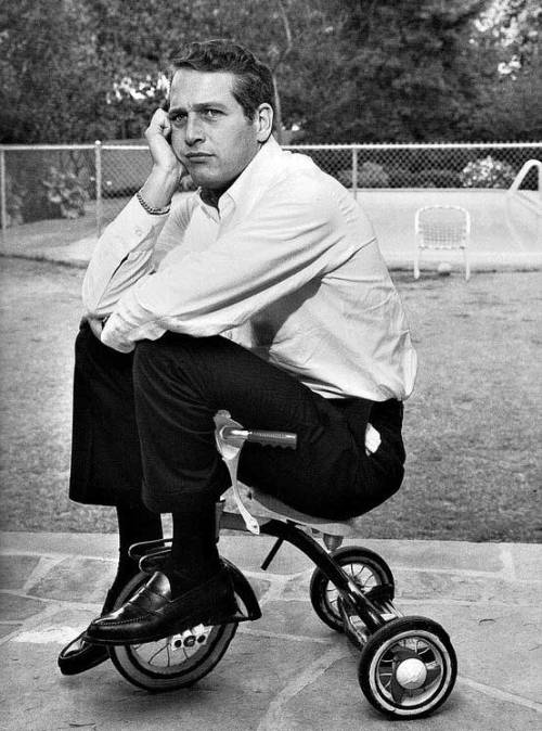 theniftyfifties:  Paul Newman on a tricycle. 