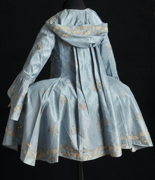 Pet-en-l'air c. 1770’s or a caraco à la française, silk taffeta, embroidery, c. 1790