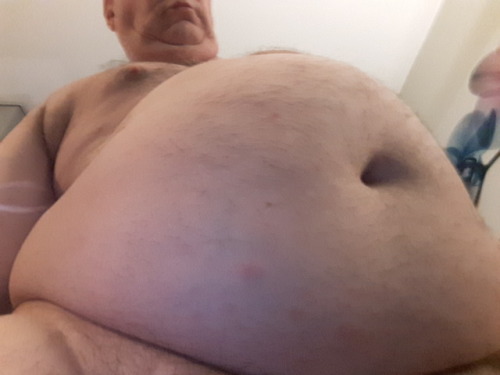 benjay2016: Fat guy needs belly rubs