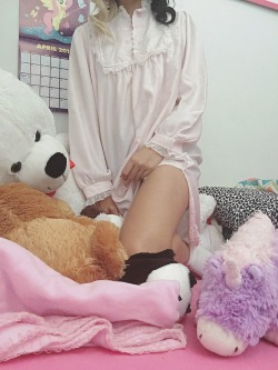 masochistic-babygirl:  ☁️🌸 Little doll vibes coming from this nightgown I bought from Goodwill 🌸☁️