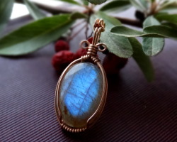 bekkathyst:Handcrafted Labradorite &amp; Moonstone Pendants Oh these are so lovely!