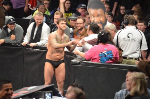 fan-dong-o:  those guys staring at punk’s adult photos