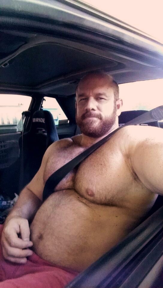 daddyandcubby:  Fuck yeah. Big belly works with a big chest.