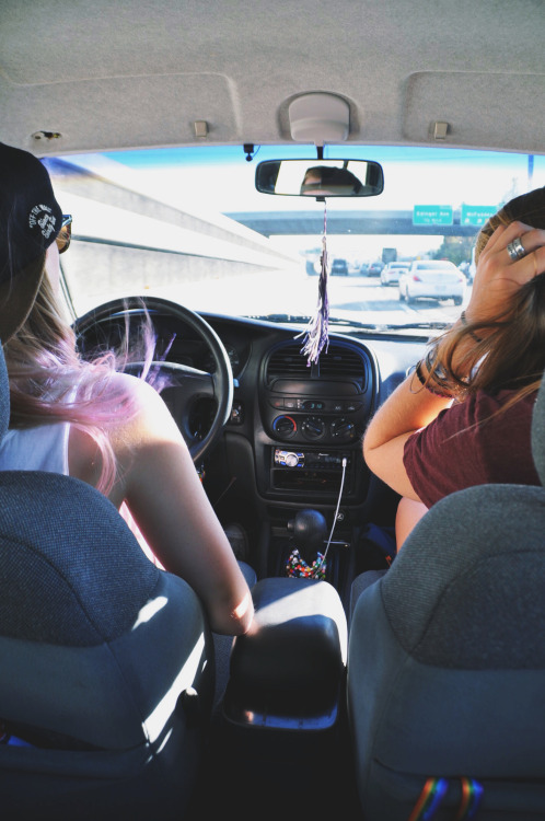 constantneverland:  herestotrulyliving12:  woah hey it’s Niki and I  I took this ((: Yeeeeee. I miss you guys 