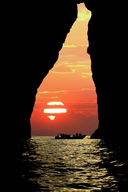 thebohemians-rpsody:  Sunset, Suðuroy, Faroe Islands  Queue’ 