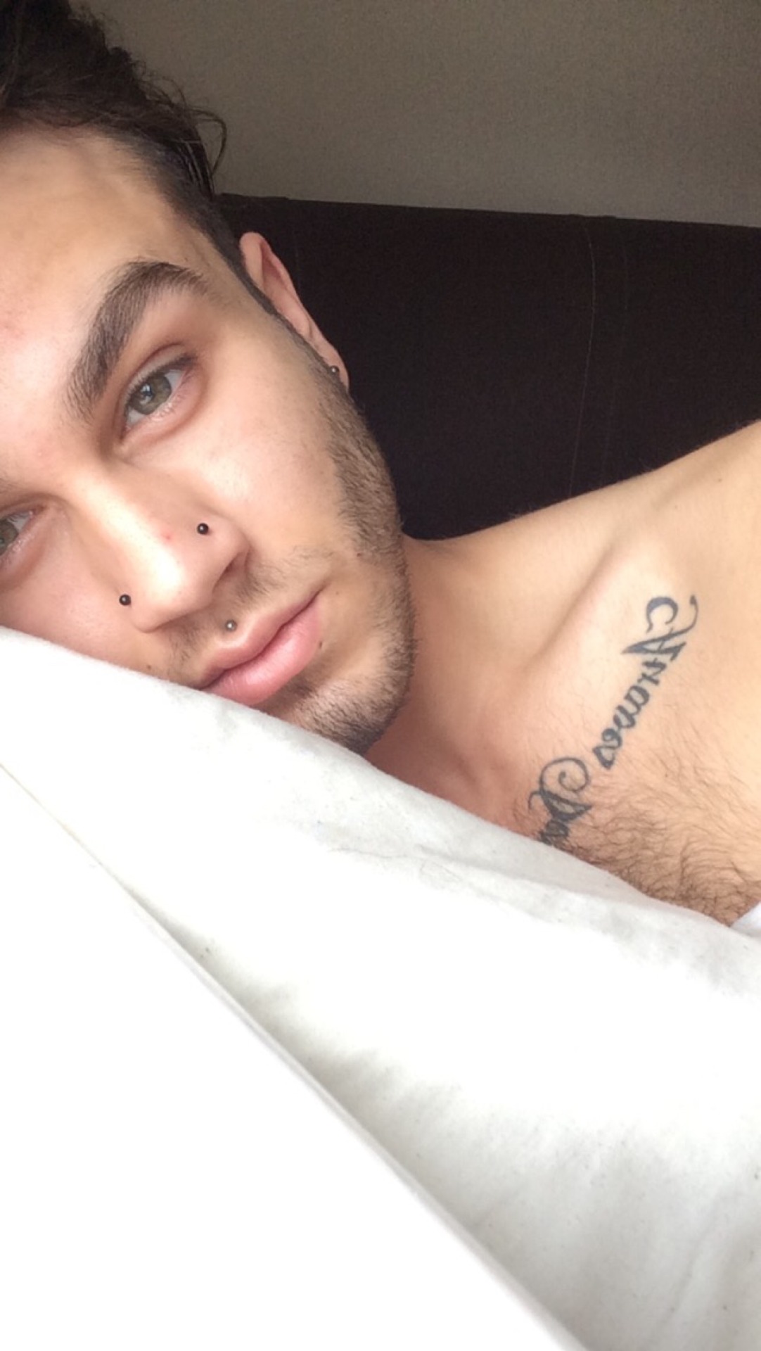 h0bbit-f33t:  I haven’t moved from my bed all weekend. My eyes look really feminine