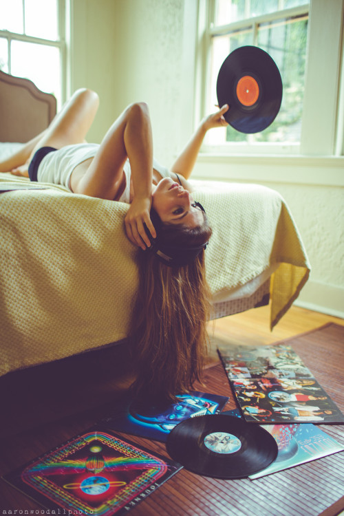 yanktonirishred:  Lost in the sound  (via 500px / Rebecca by Aaron Woodall) 