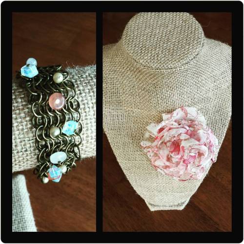 A lovely combination. #fashion #rosebrooch #rosequartz #cherryquartz #pink  #moonstone #accessories 