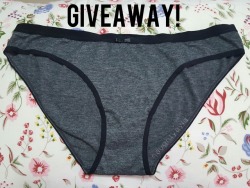 naughtyayla:  Hey cuties 👼  As you all know i will be selling my intimates soon (dropping this Friday!), what better way to start off the sales with a…  GIVEAWAY ❤   Prize:  - A panty of your choice, thats available with me now*  It includes :24