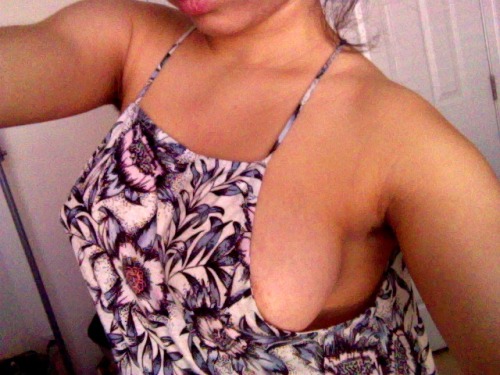 thenudeuniversity:  b00mroasted:  side boob is hot  Most definitely! @b00mroasted 😉