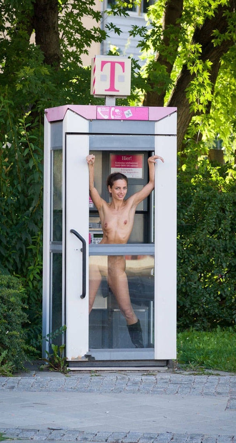 arturotik:  Fun in a phone booth - flashing 