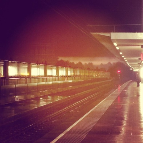 #rain #sunset #station #trainstation #winter #night #dark #gent #gentsintpieters #friday #fridaynigh