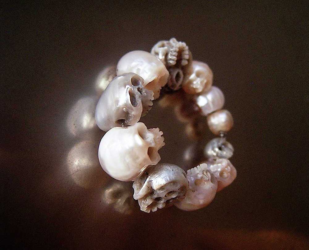 culturenlifestyle:  Japanese Artist Carves Stunning Skull Sculptures and Miniature Jewelry From Pearls