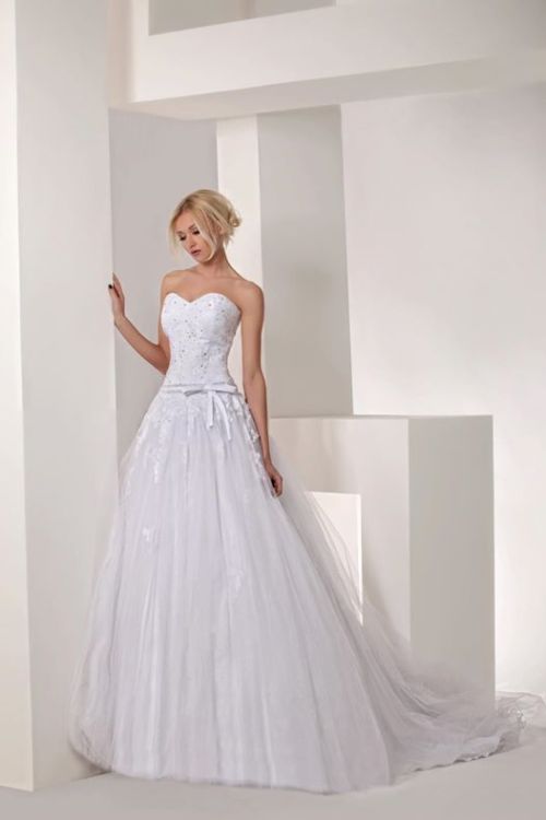 iheartweddingdresses:  Tony Chaaya