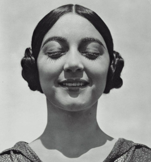 Edward Weston‘Rose Roland (Covarrubias)’1926
