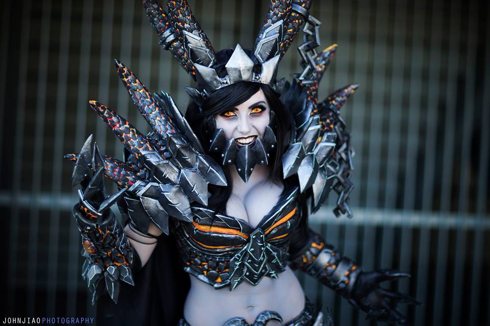 queens-of-cosplay:  Deathwing Cosplayer: Jessica NigriPhotographers: Dave Yang Photography,