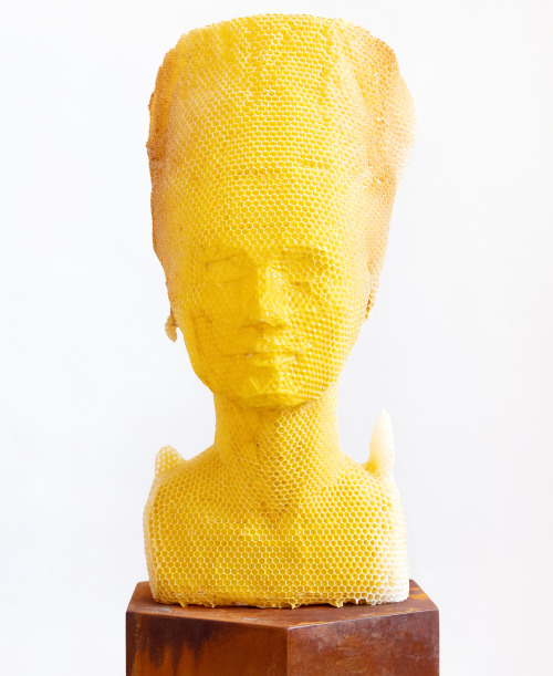 itscolossal:60,000 Bees Recreate the Nefertiti Bust and Other Classic Sculptures in Wax with Artist 