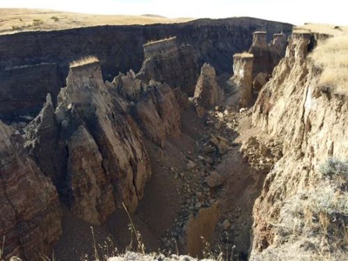 micdotcom:  A fissure 750 yards long and 50 yards wide just appeared in Wyoming’s Bighorn Mountain range. How did it happen? “Apparently, a wet spring lubricated across a cap rock.”