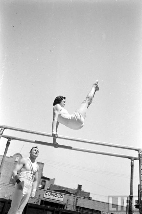 Gymnastic school(Hansel Mieth. 1938)