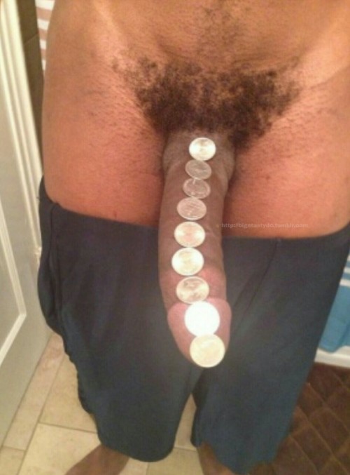 gdr1:  bigntastydc:  Now this is how you should measure a dick… next time ask a brotha. How many quarters are you packin? Lol 👉http://bigntastydc.tumblr.com   Creme d’ la’ Creme