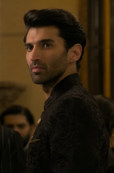 kajra-re: Aditya Roy Kapur, Kalank, 2019.