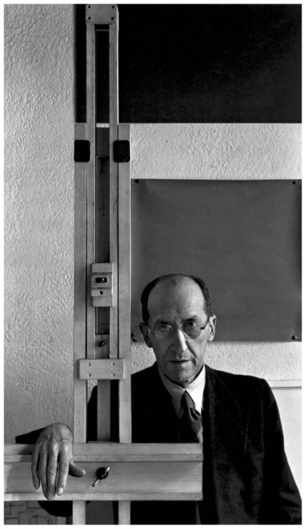 Arnold Newman, Piet Mondrian, 353 East 56th Street, New York, 17 January 1942