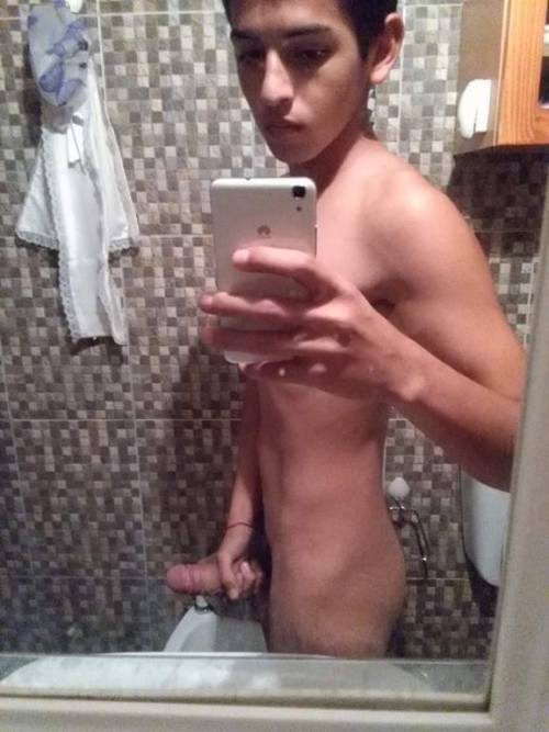 chacales-latinos:  Que  Chacal tan rico