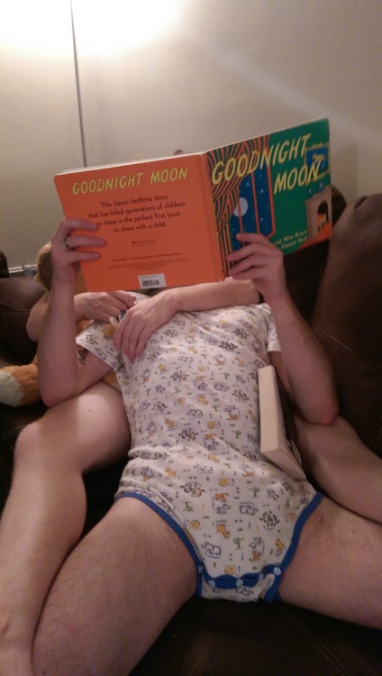 lilpaddedginger: Big Bro allsnuggledup read me a bedtime story ^_^