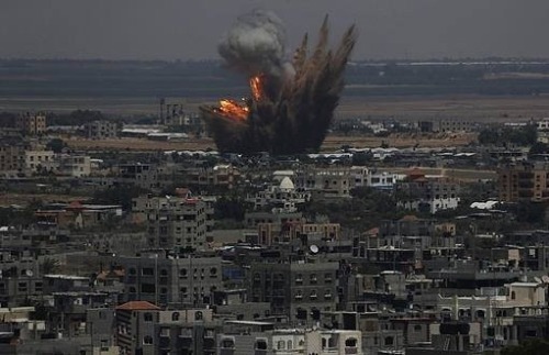 goddessolga:  lastuli:  While you’re still trying to figure out where you stand in this “two sided” “conflict”, Gaza is being bombarded. Over ten family houses have been struck; 41 people killed and 300+ are injured so far.  Pray for Israel