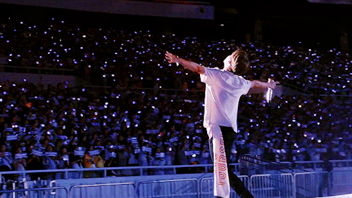 On The Stage, I Know. Im Getting So Much Love.