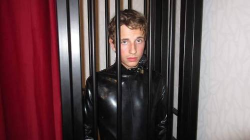 caspertheslave:Never knowing when to be let out and standing up.. is a good way to learn that you sh
