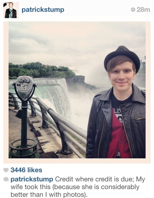 bedussies:  i don’t know which is more beautiful, his grammar or his face (◡‿◡✿) 