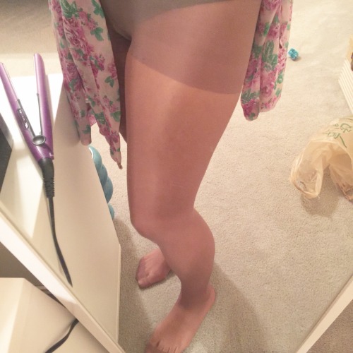 pantyhosebabe: Getting ready to sleep in these control top/reinforced to pantyhose  I also sleep in 