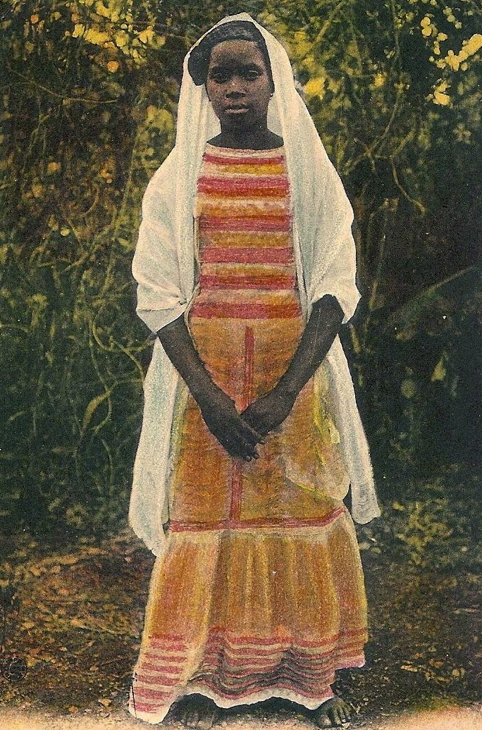 iluvsouthernafrica:  Madagascar: Vintage portraits of Malagasy women. 