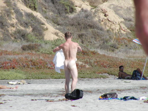 spankysd:  I shot these years ago. Cropped and modified versions appear occasionally on various sites. I figured I’d upload the original images from the camera.