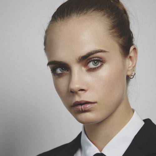caramademedoit:Cara Delevingne wearing YSL makeup for her speech at the Women In The World Summit to