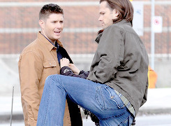 femharringrove: j2 on set → season 9