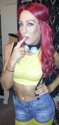 britishgirlsgonewild:  Bradford girl: Kerry Michelle  Great hair, great stomach, love the naughty expression. Thumbs up