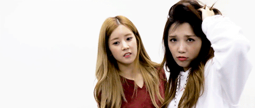 apinkdays:  chomi   ♥︎ eunrong 