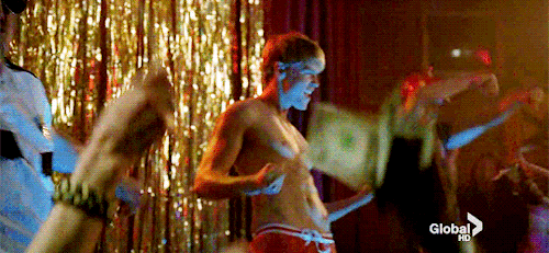 dailyglee-gifs:And ladies, let’s give a warm welcome to White Chocolate! 