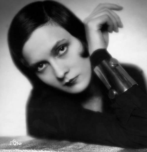 fuckyeahmodernflapper - Arletty, by Madame D'Ora, 1929.French...