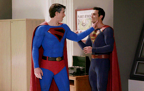 madderhatter:arrowversedaily:Tyler Hoechlin & Brandon Routh behind the scenes of Crisis on Infin