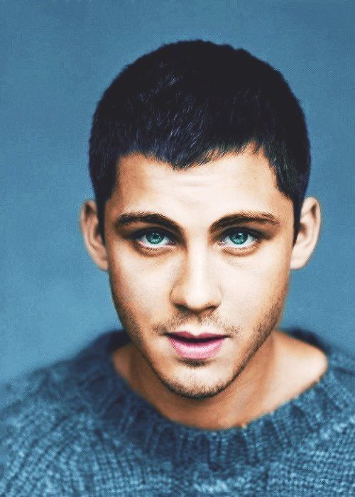 crush-for-guys:  and-there-i-was:  Can we all just take a moment to appreciate his